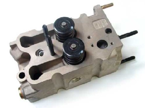 Culasse 2 goujons injecteur visser